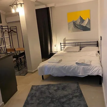 Street Suites Apartment *